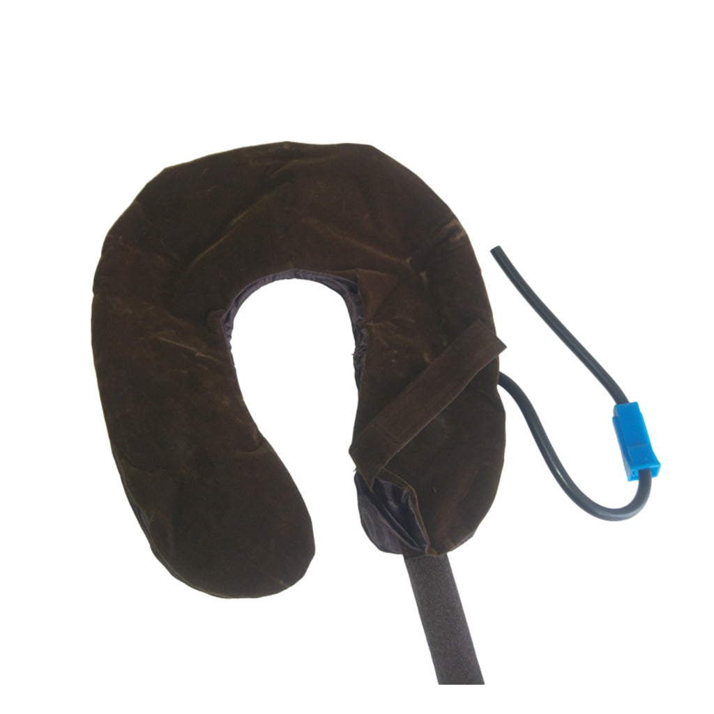 Inflatable neck collar with hand pump