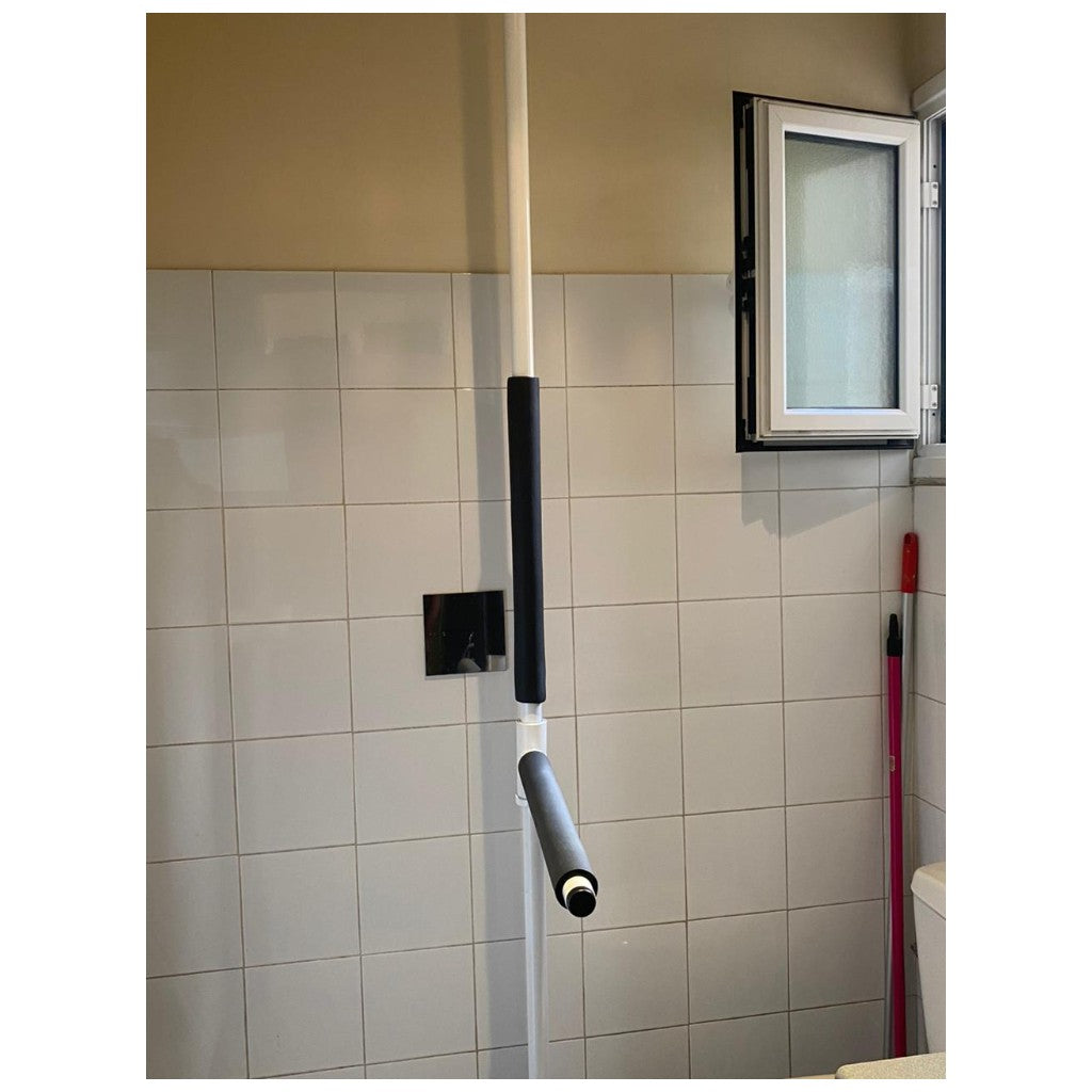 Support pole with horizontal handle