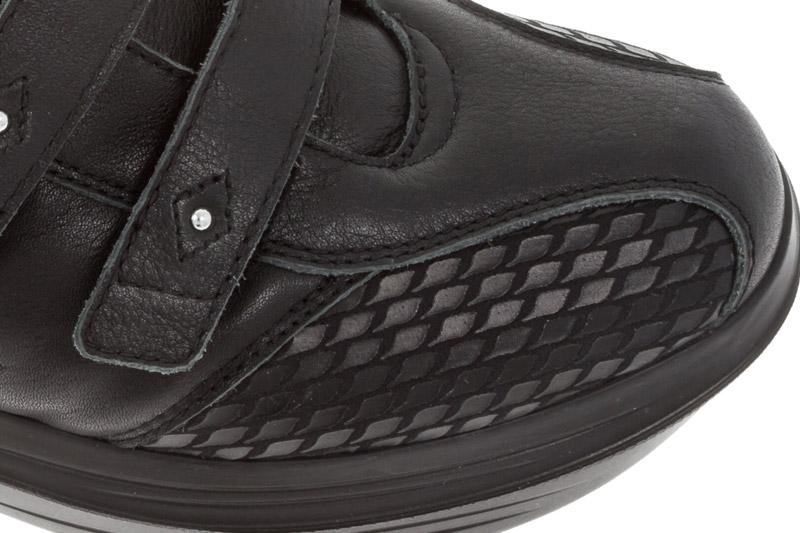 LEUK WOMEN BLACK SHOES