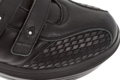 LEUK WOMEN BLACK SHOES